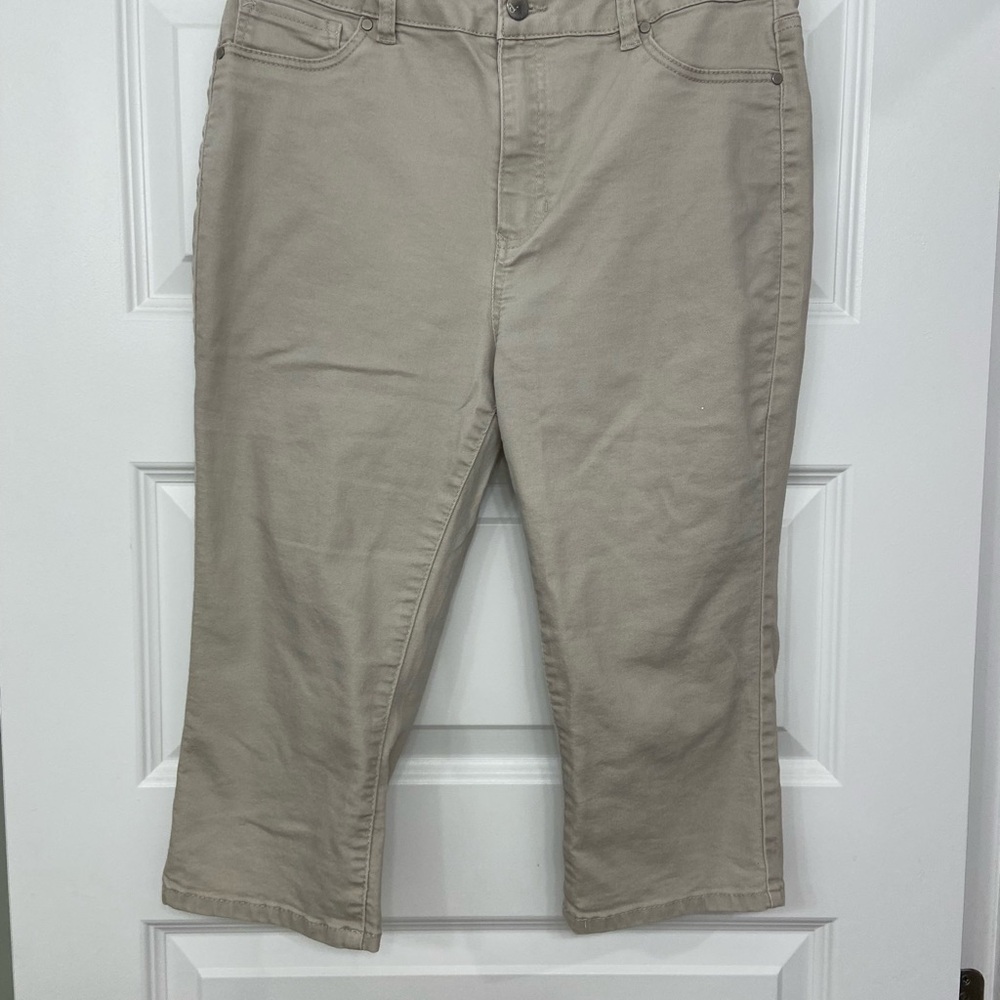 d. jeans Women's Tan Capris